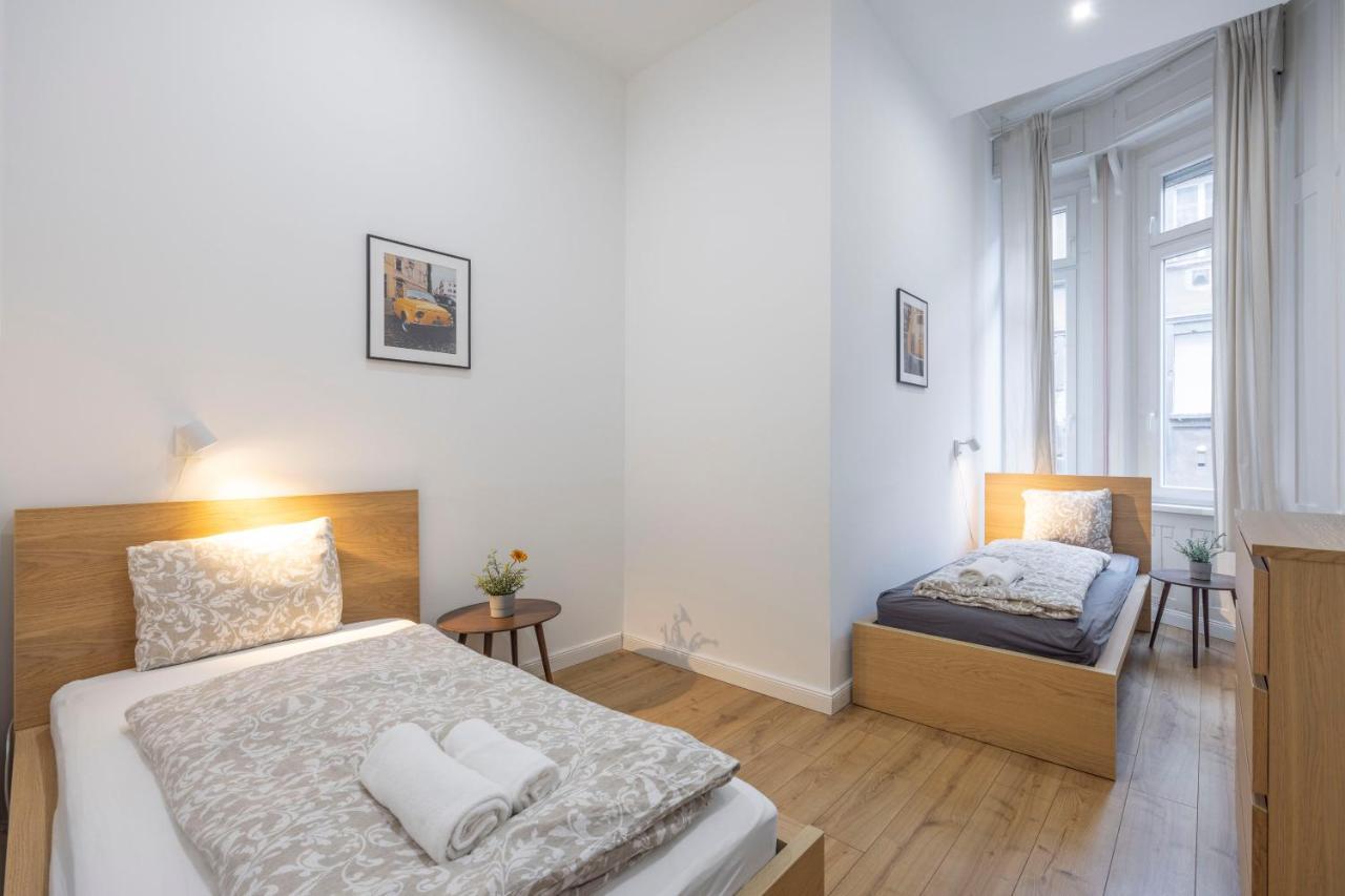 Central Grand Apartment With 5Bedrm 2Bathroom Boedapest Buitenkant foto